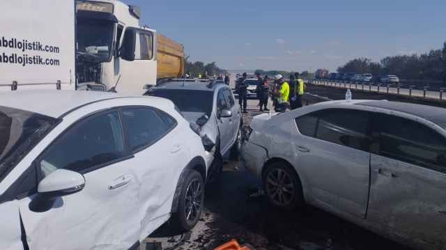 Edirne'de 12 araç birbirine girdi: 1 ölü, 36 yaralı