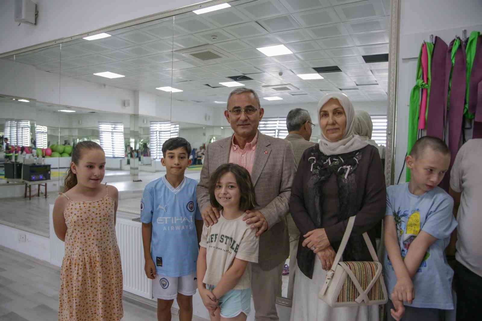Kütahya Belediye Başkanı Alim Işık, özel çocuklarla bir araya geldi