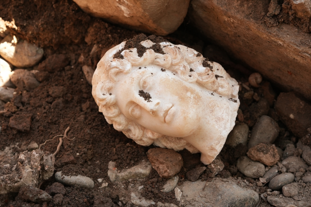 Düzce'deki antik kentte yürütülen kazı çalışmalarında Büyük İskender'e ait heykel başı bulundu