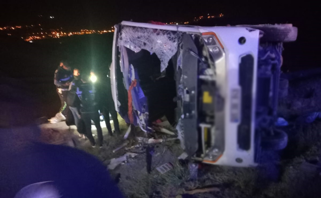 Kaçak göçmenleri taşıyan midibüs şarampole yuvarlandı! 5 kişi hayatını kaybetti