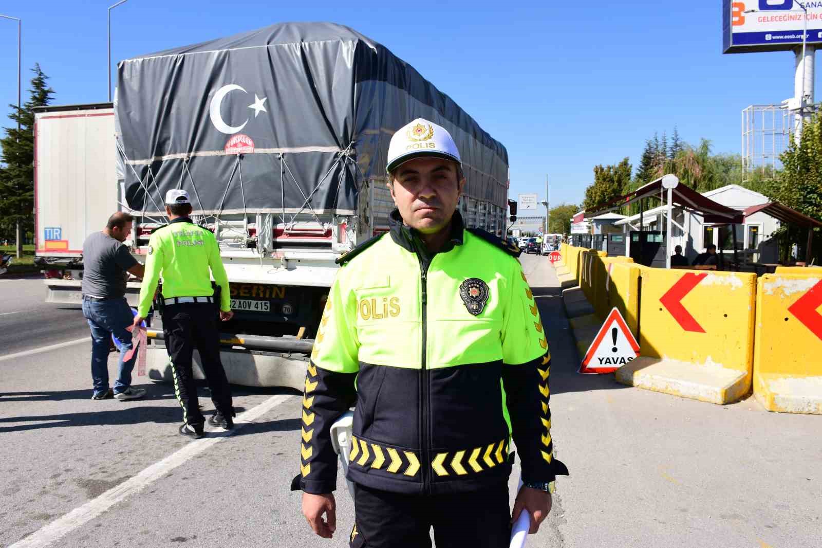 Emniyet Genel Müdür Yardımcısı Tayfur ile Trafik Başkanı Ayhan, Eskişehir’de kontrol noktasını denetledi