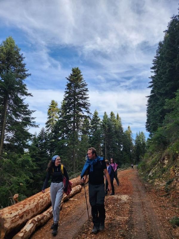 Sonbahar renkleri eşliğinde 14 kilometre yürüdüler