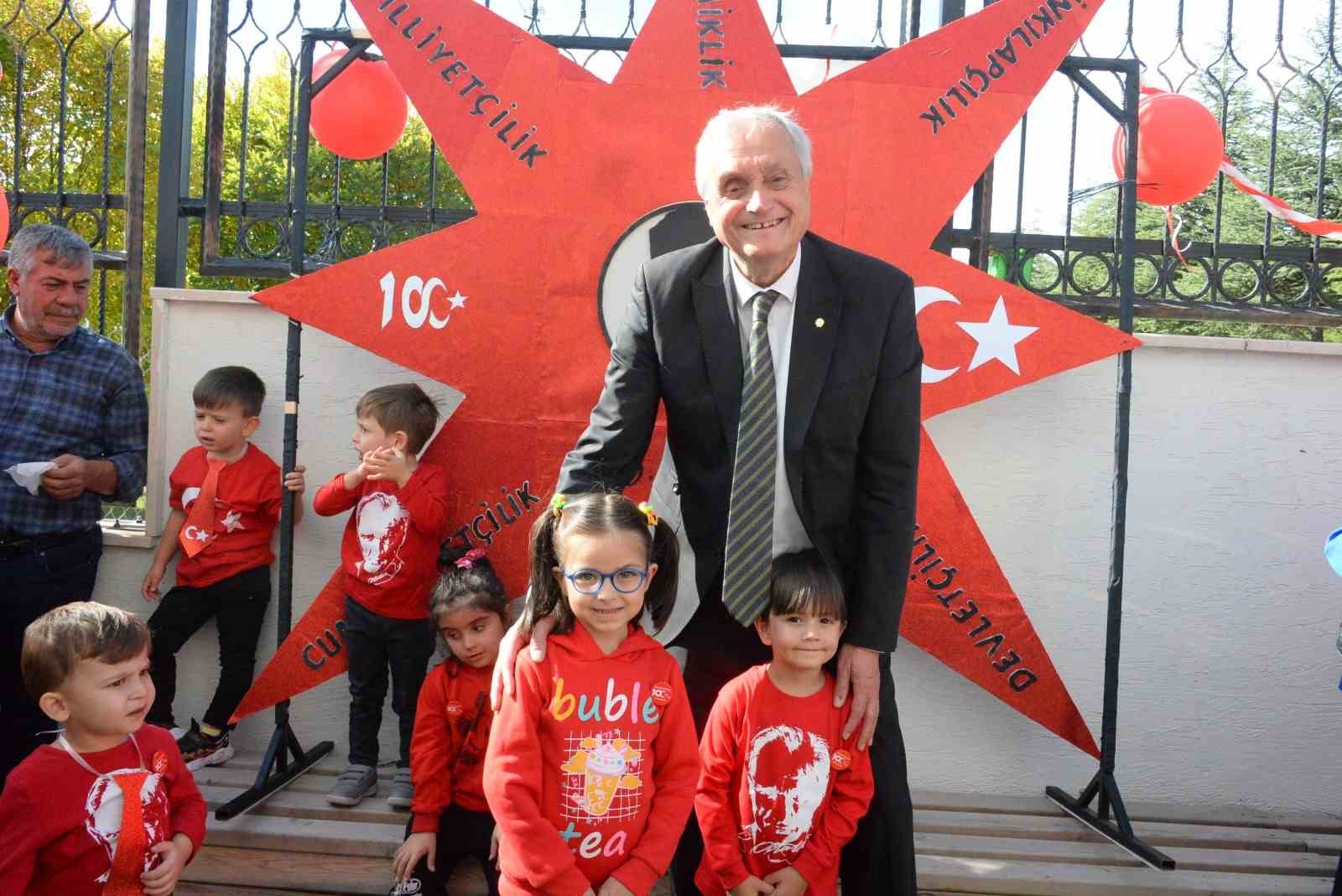 Başkan Bakkalcıoğlu 100. yıl coşkusunu minik öğrencilerle birlikte yaşadı