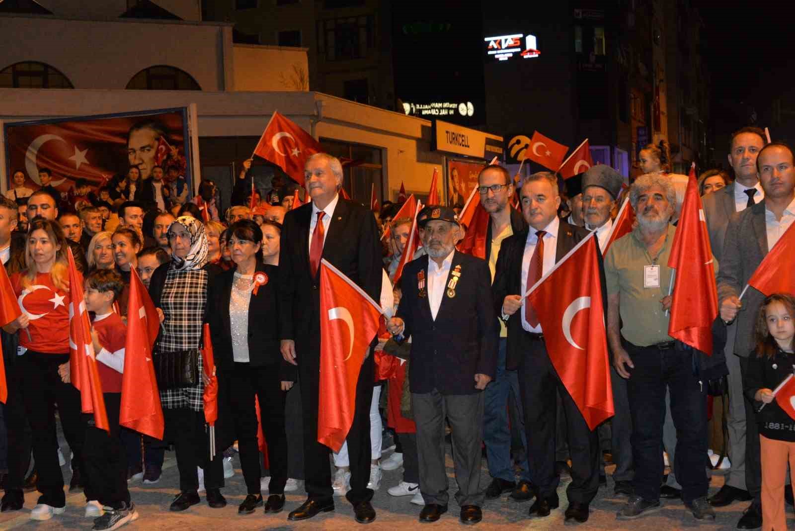 Bozüyük’te 100. yıl Cumhuriyet Korosu’ndan muhteşem konser