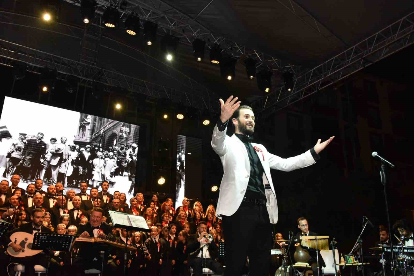 Bozüyük’te 100. yıl Cumhuriyet Korosu’ndan muhteşem konser