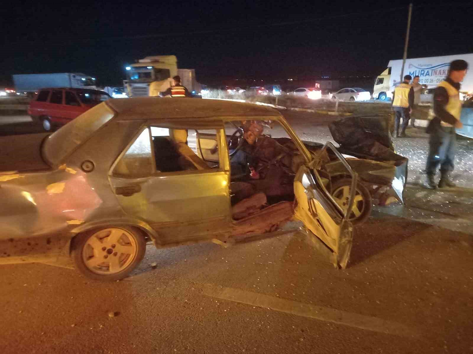 2 otomobilin çarpıştığı kazada 5 kişi yaralandı