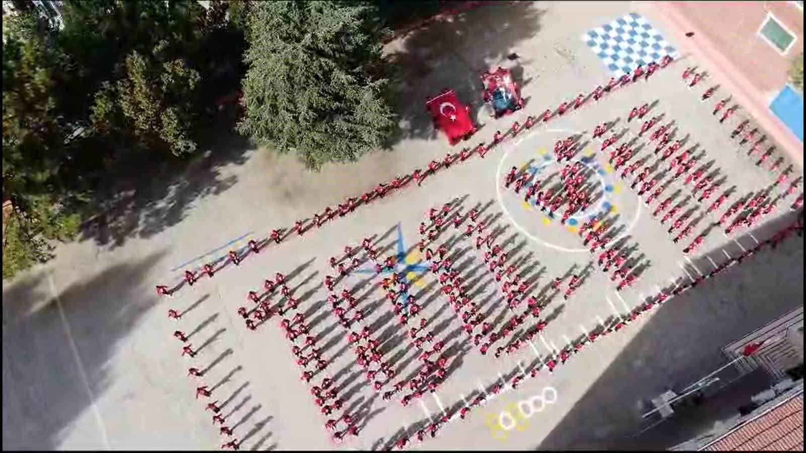 400 öğrenciden Cumhuriyet Bayramı’na özel koreografi