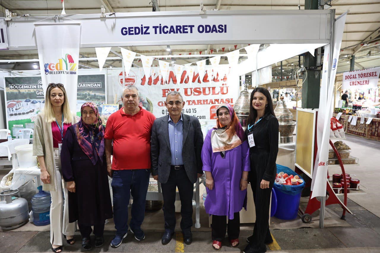 Başkan Işık, İzmir’de düzenlenen Kütahya Tanıtım Günleri’nin açılışına katıldı