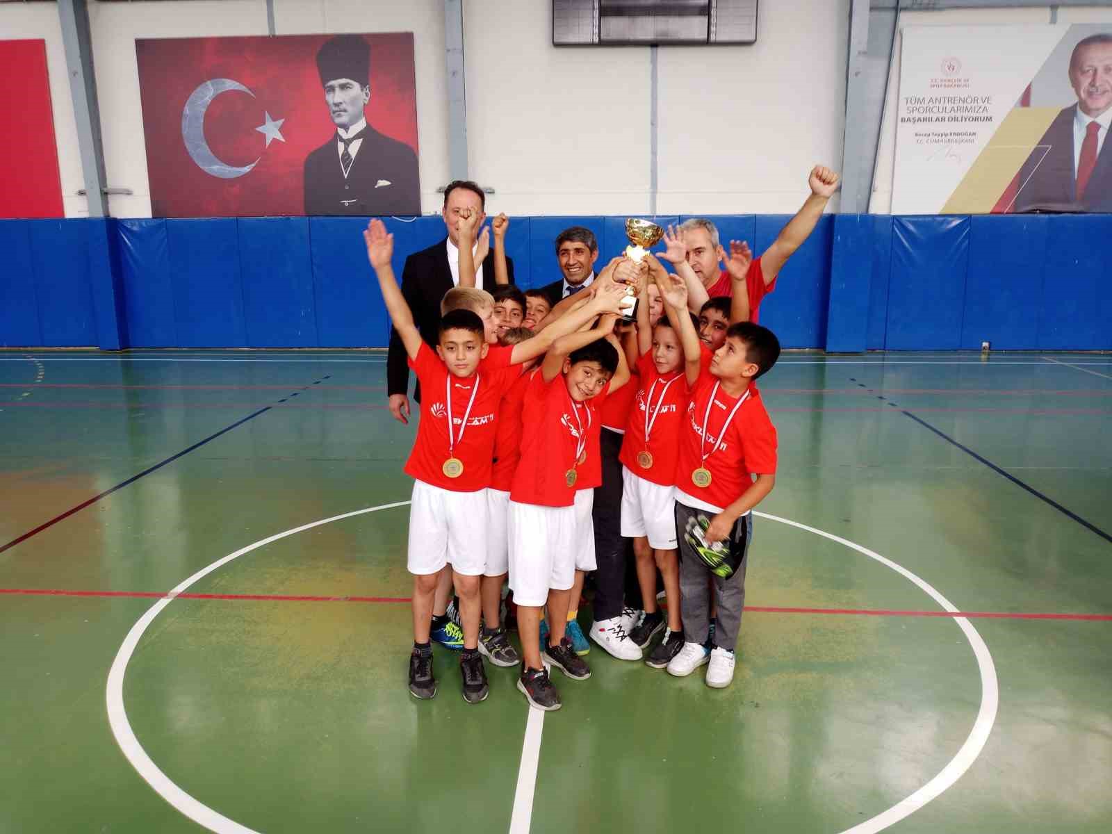 Bozüyük’te ilkokul öğrencileri arası futbol turnuvası düzenlendi