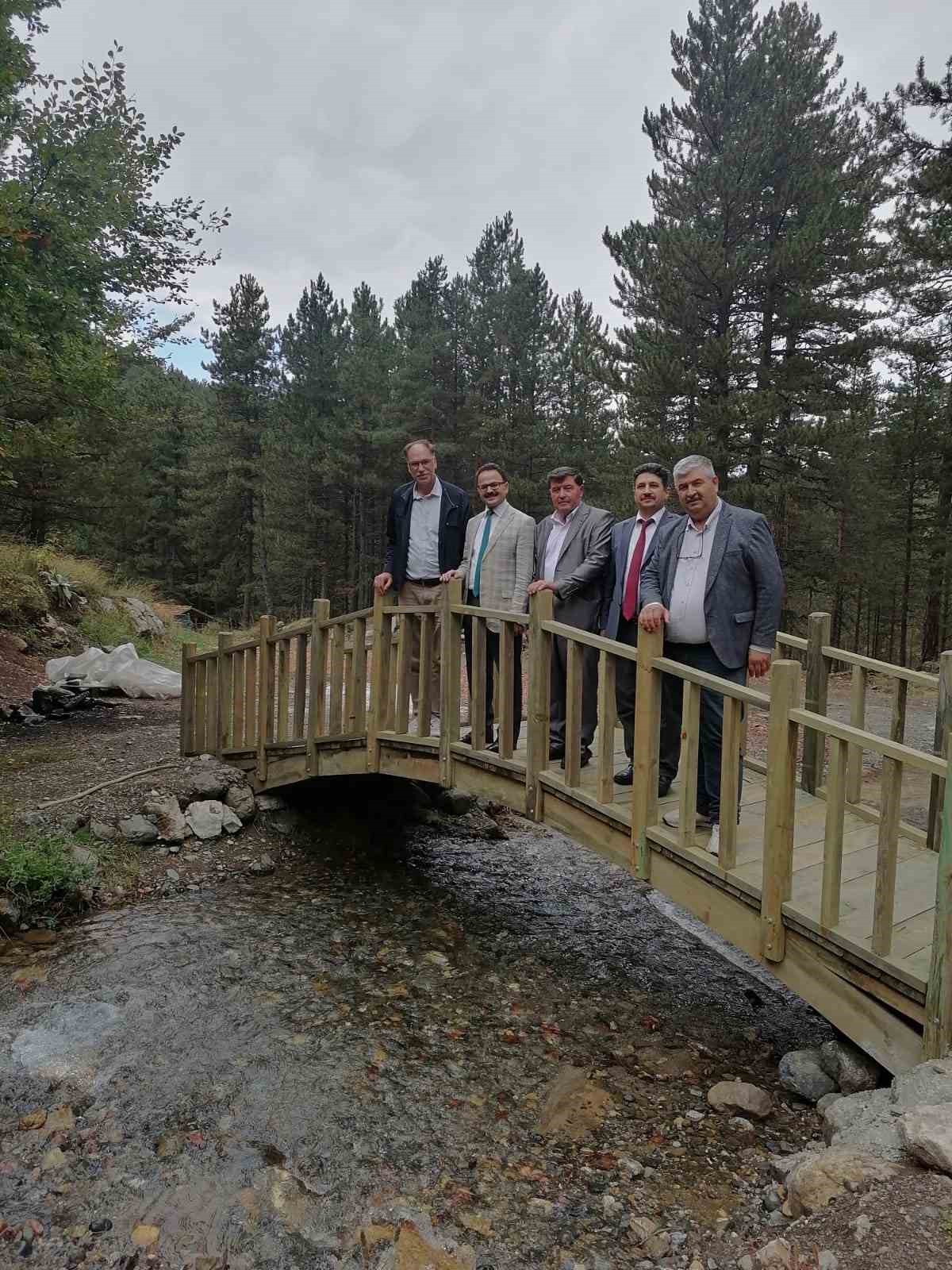 Gediz Karapınar Şelalesine seyir terası