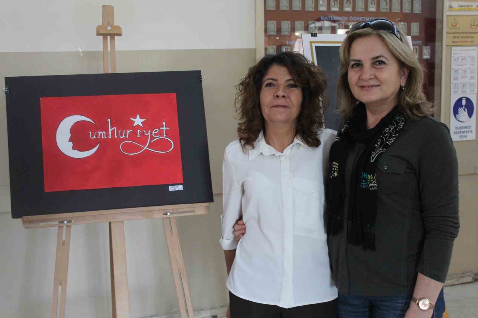 Cumhuriyeti ve Atatürk’ü Ebru Sanatı ile anlatan serginin açılışı yapıldı