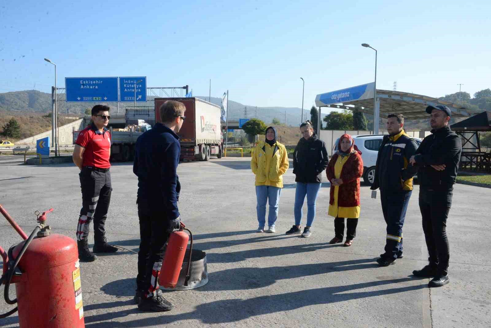 Bozüyük Belediyesi İtfaiyesi’nden işyeri  personellerine yangın eğitimi