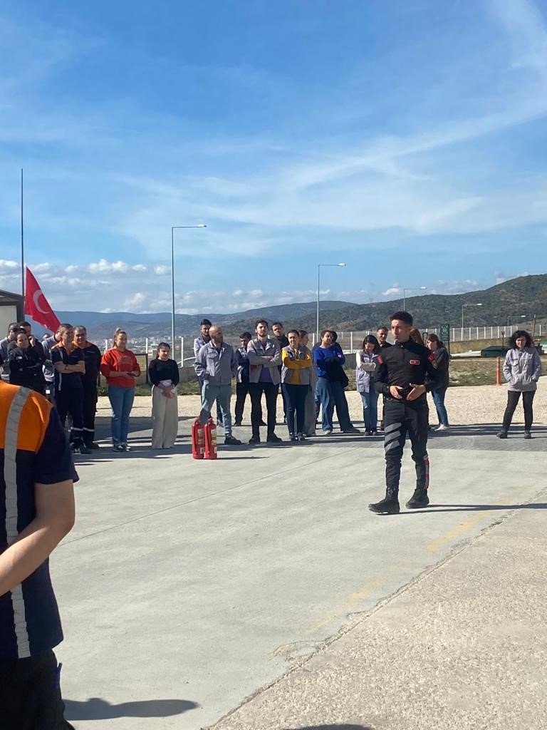 Bozüyük Belediyesi İtfaiyesi’nden işyeri  personellerine yangın eğitimi