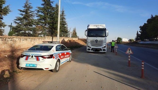 Jandarma ekiplerinden 14 ilçede eş zamanlı trafik denetimi