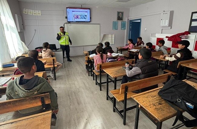 Jandarma ekiplerinden 14 ilçede eş zamanlı trafik denetimi