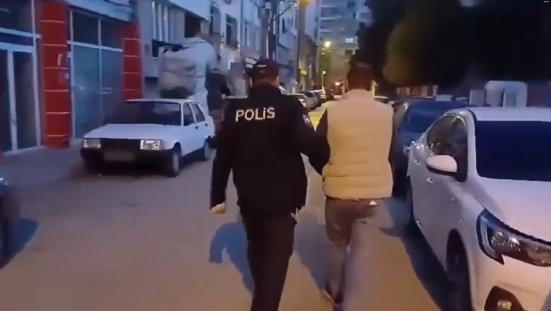 Eskişehir polisinden aranan şahıslara yönelik 33 ekip ve 196 personelle operasyon