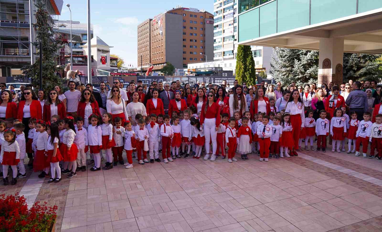 Cumhuriyetin 100. yaşı miniklerle coşkuyla kutlandı