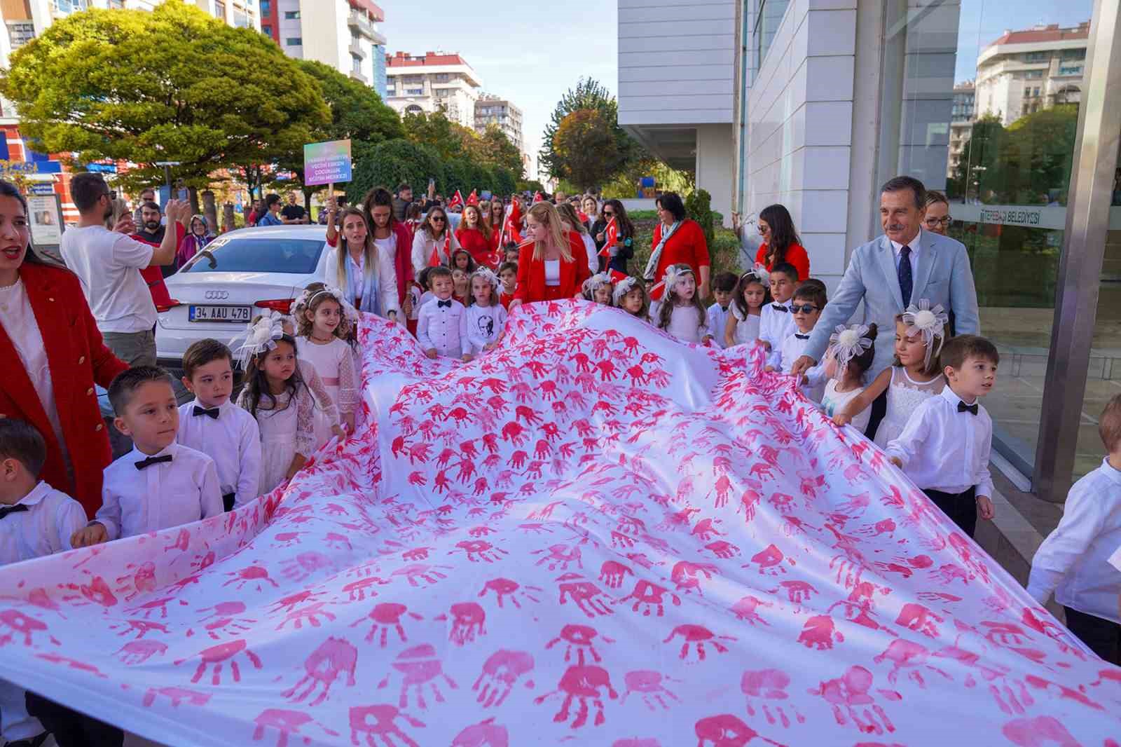 Cumhuriyetin 100. yaşı miniklerle coşkuyla kutlandı