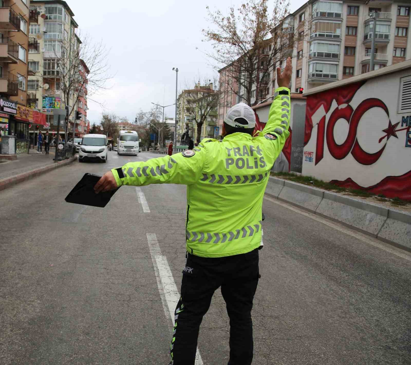 Trafik denetiminde kurallara uymayan sürücülere 271 bin 137 TL para cezası kesildi