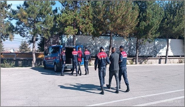 Ankara’dan Eskişehir’e gelerek 2 milyon liralık hırsızlık yapan şahıslar yakalandı