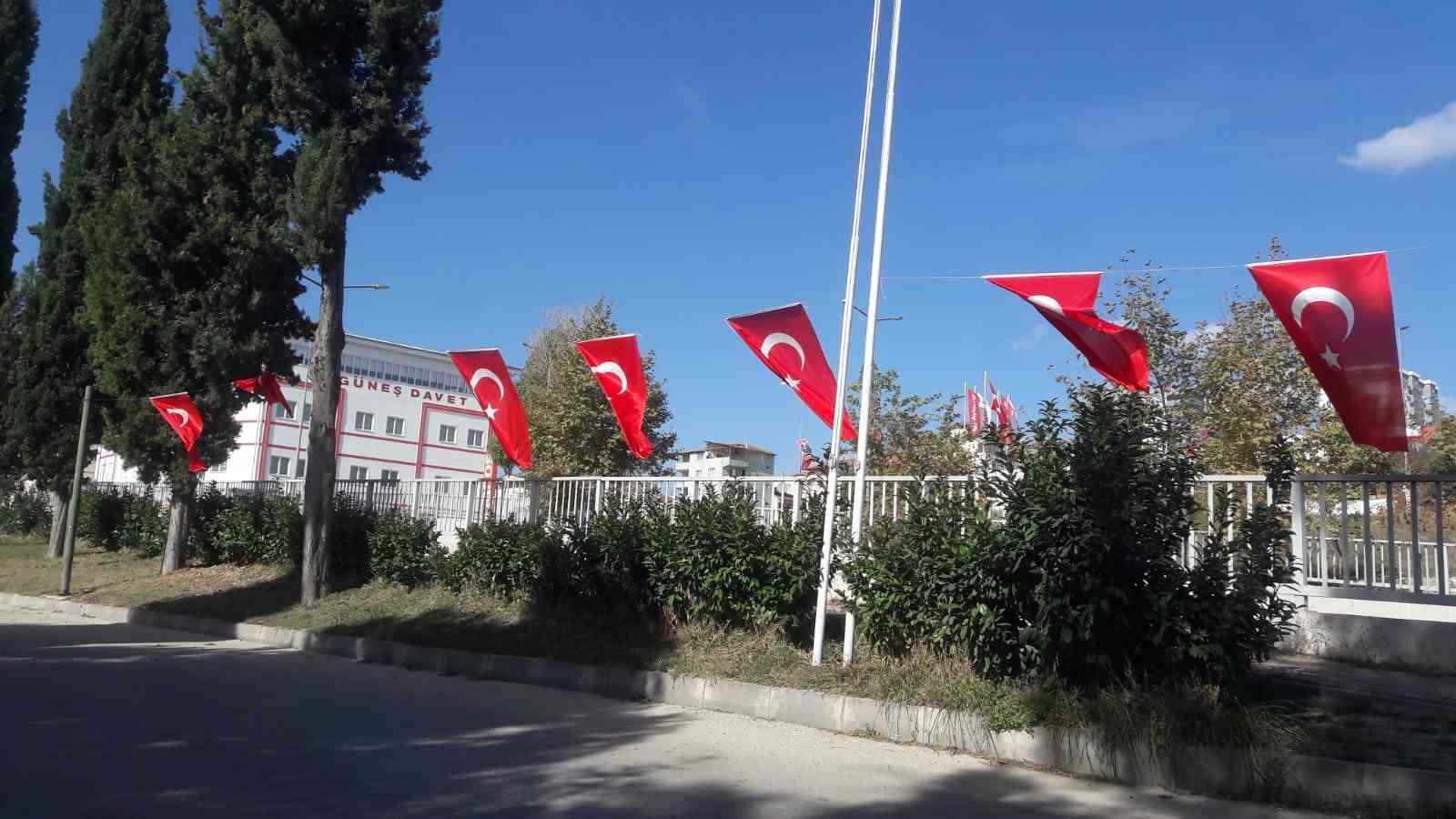 Küçük Sanayi Sitesi Türk bayraklarıyla donatıldı