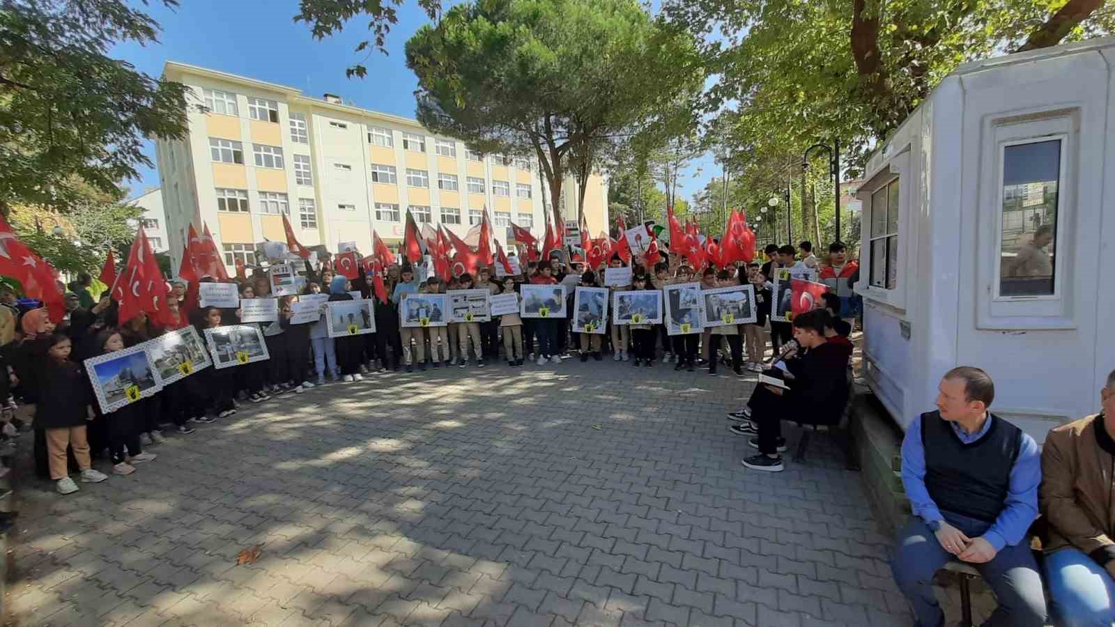 Şehit Osman Er Anadolu İmam Hatip Lisesi öğrencileri İsrail’in Gazze’ye saldırılarına tepki gösterdi