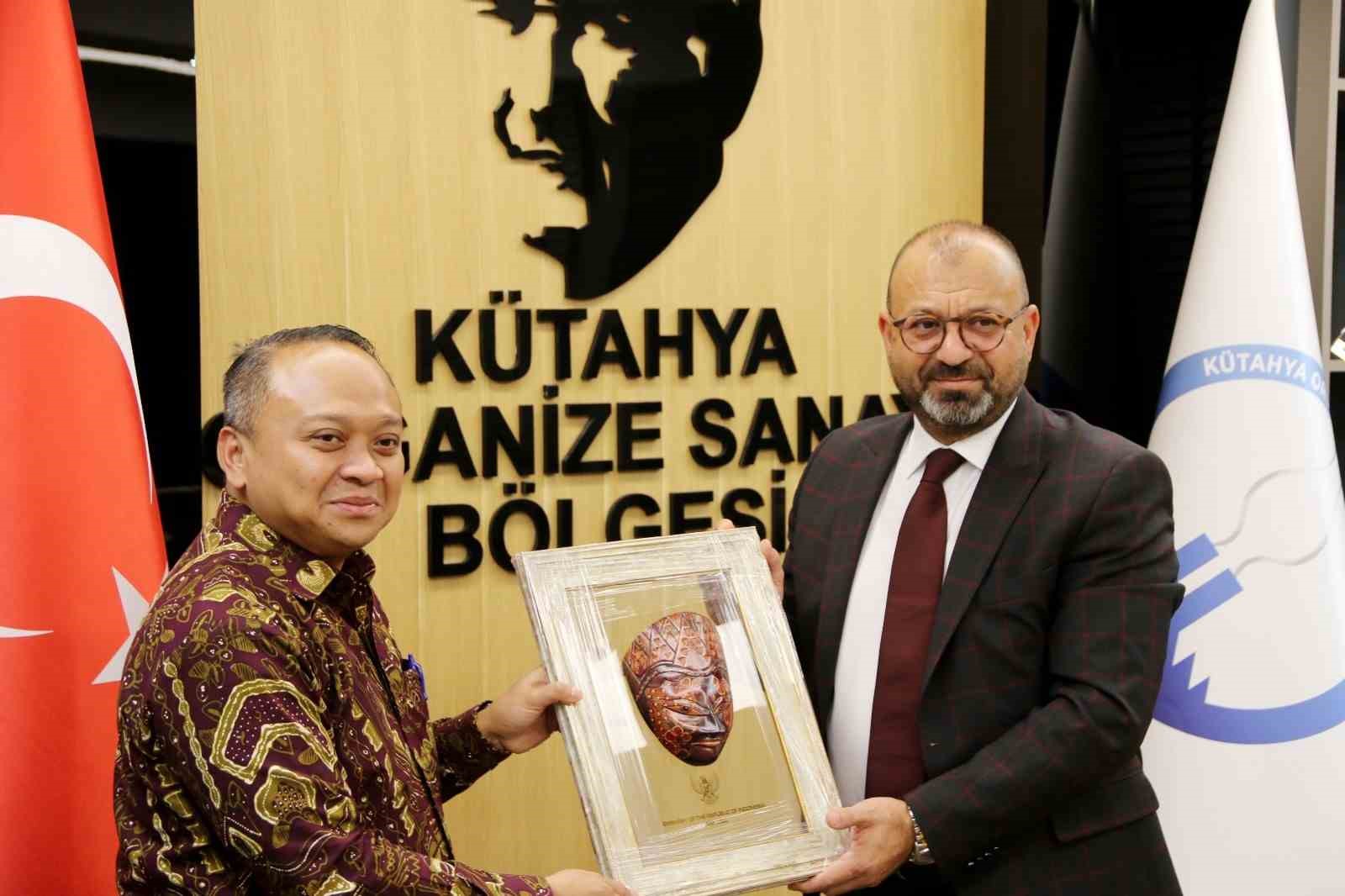Endonezya Büyükelçisi, Kütahya Organize Sanayi Bölgesi Yönetimini ziyaret etti