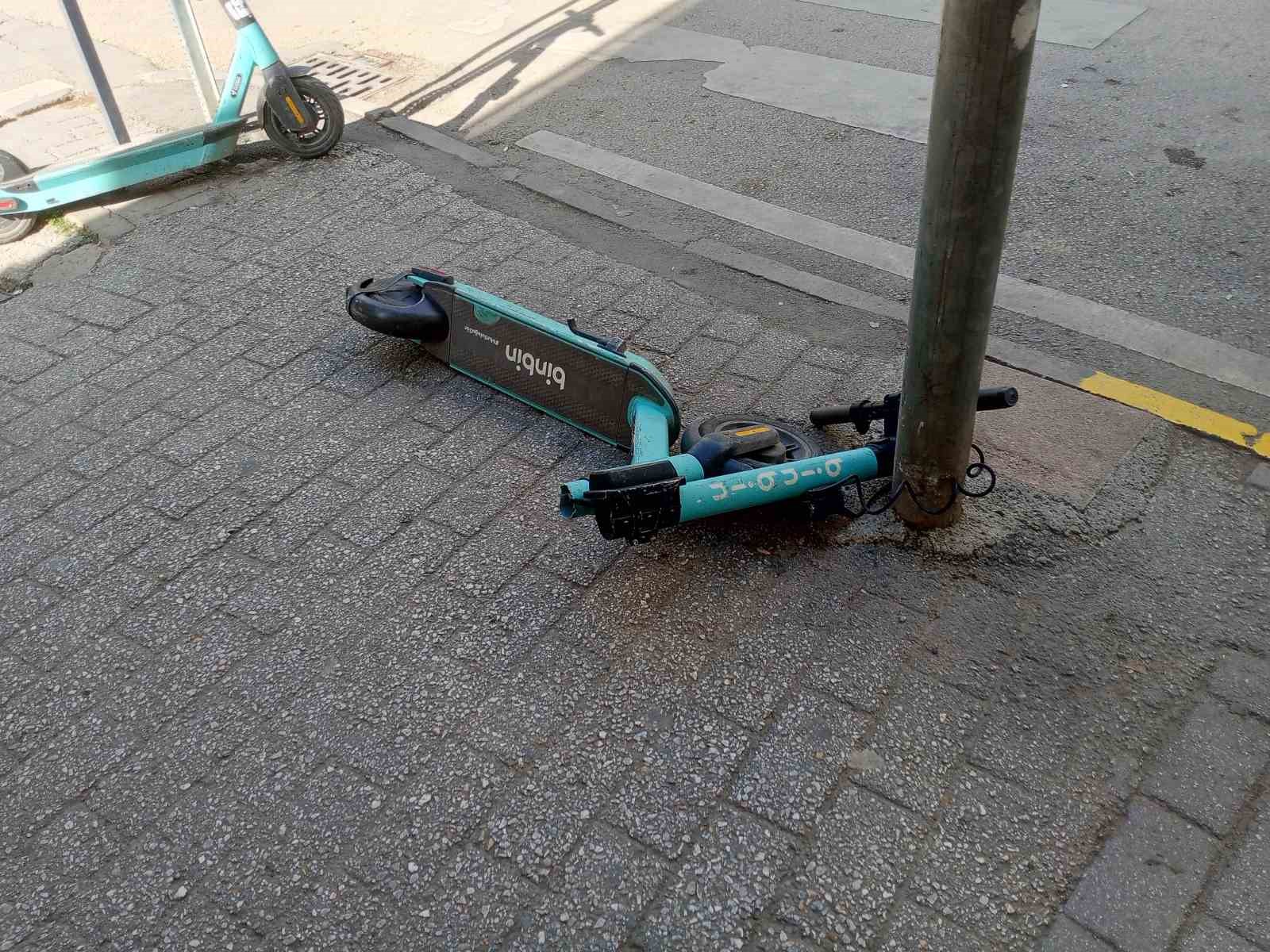 Kırılan scooterın alarm sesleri sokakta yankılandı