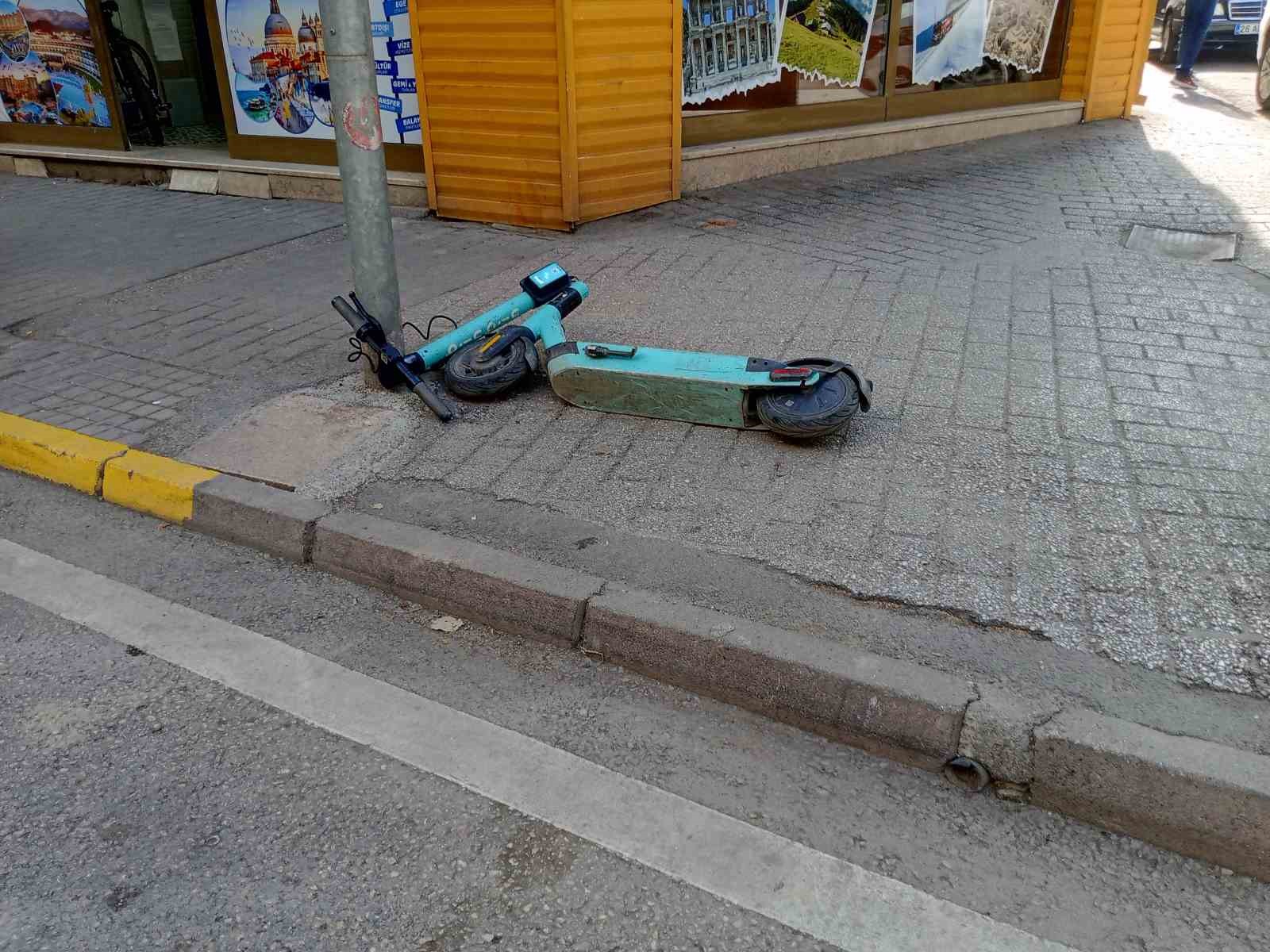 Kırılan scooterın alarm sesleri sokakta yankılandı