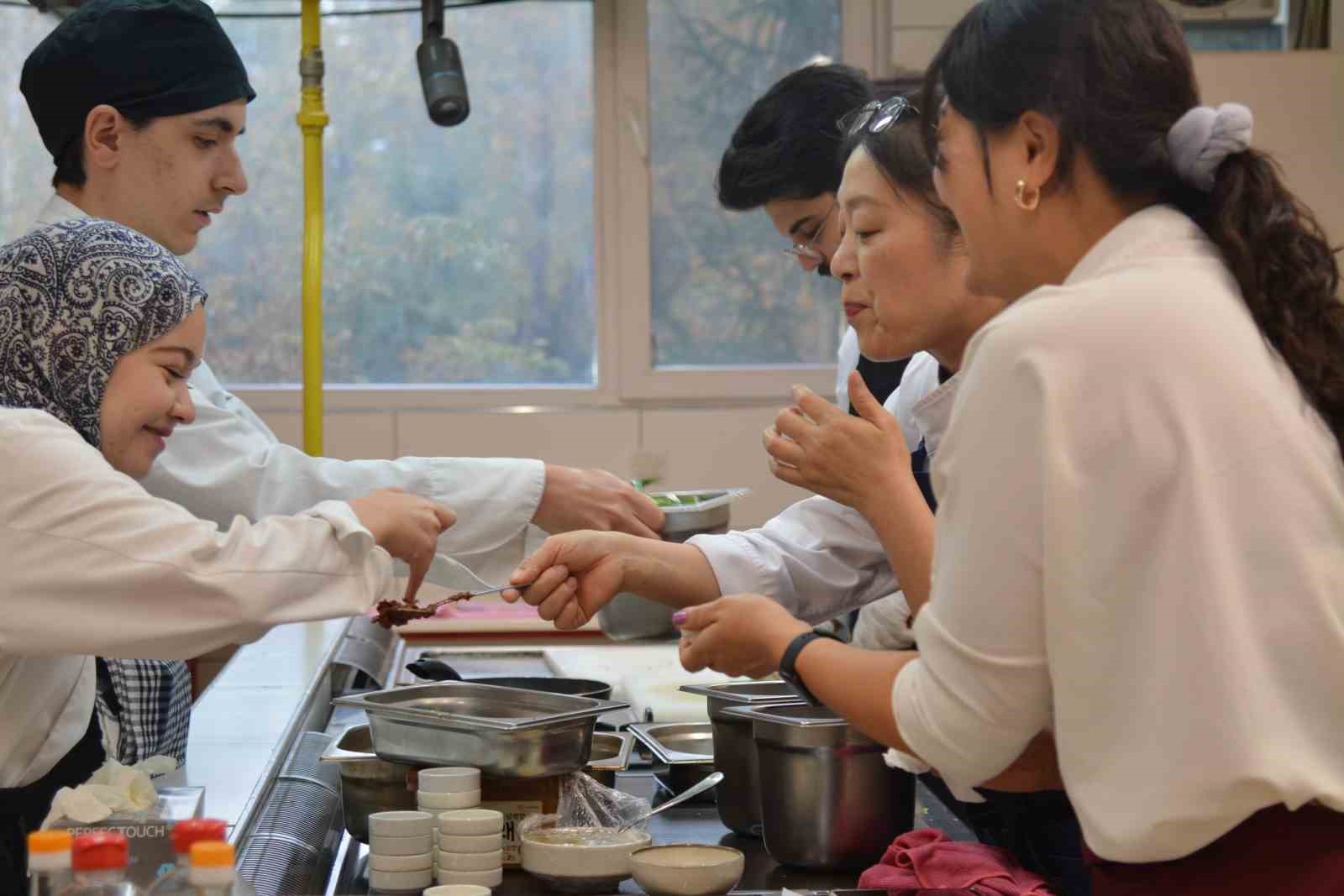Anadolu Üniversitesi’nde Kore yemeği atölyesi gerçekleştirildi