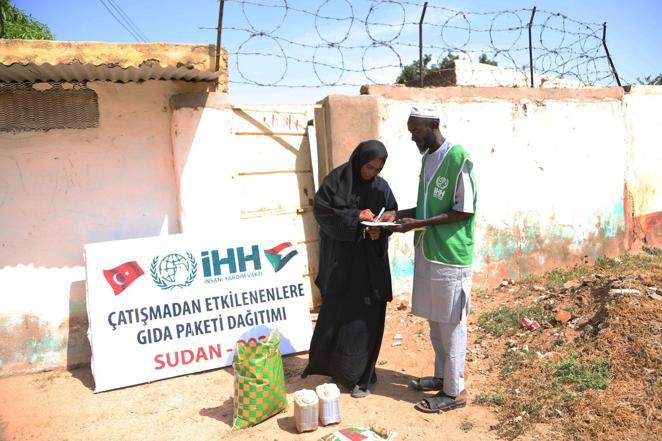 İHH Sudan’daki ailelere gıda malzemesi desteğinde bulundu