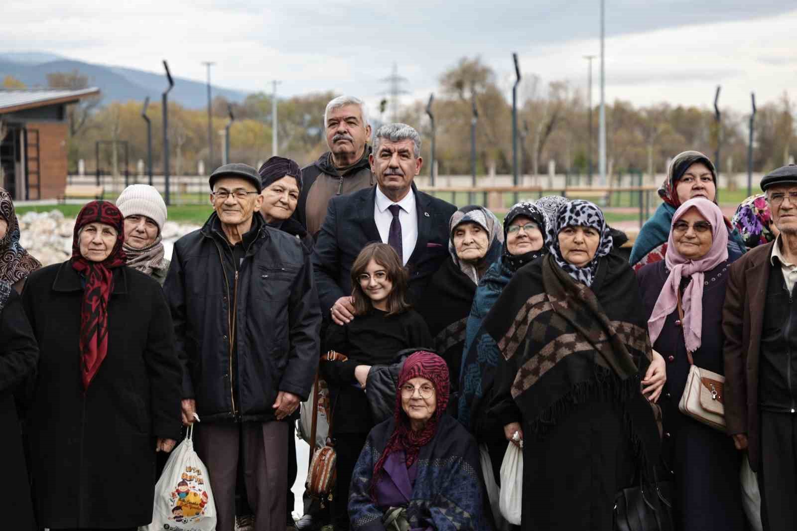 Kütahya Belediyesi, 65 yaş ve üzeri vatandaşlara Kütahya’yı gezdirdi