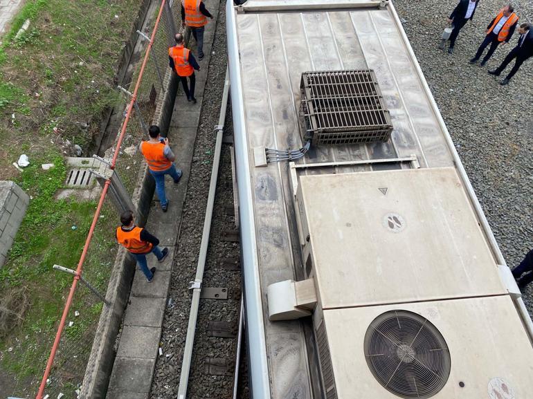 İzmir'de metro raydan çıktı