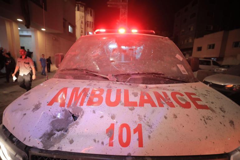 Filistin Kızılayı, 2 ambulansının daha vurulduğunu açıkladı