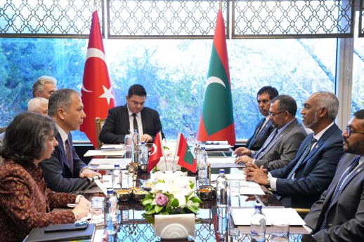 Bakan Yerlikaya, Maldivler Cumhurbaşkanı Muizzu ile görüştü