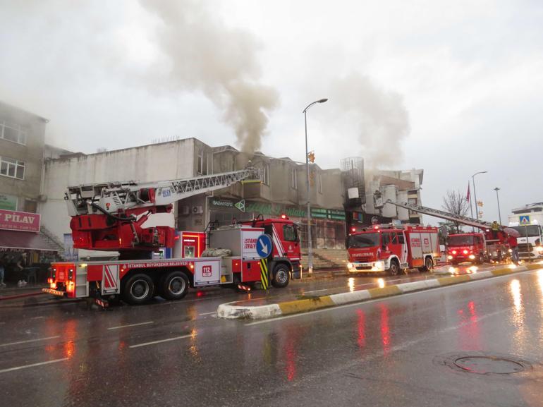 Sultanbeyli'de işyerinin deposunda yangın