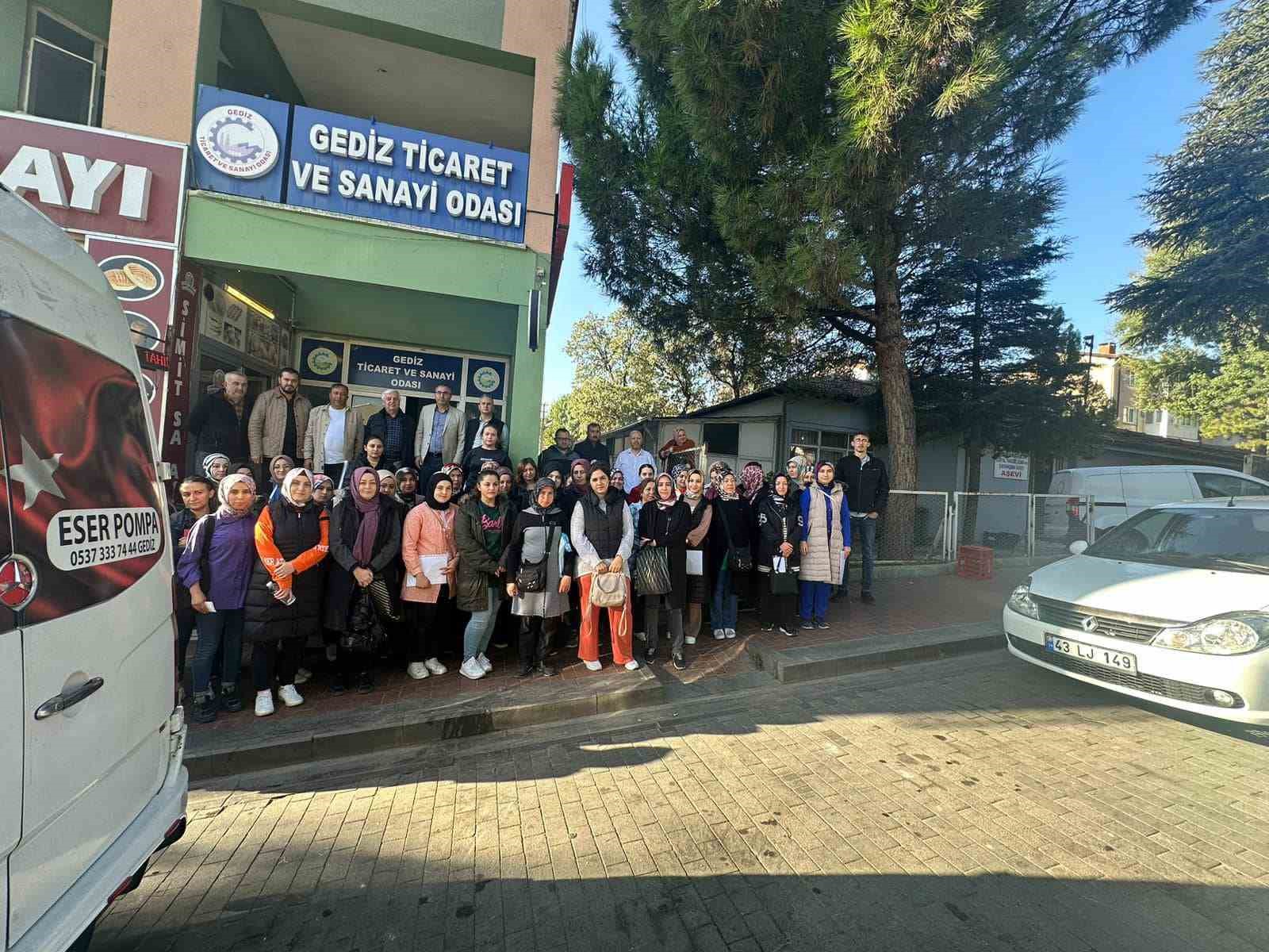 Gediz’de yeni açılacak fabrikada hedef 3 bin istihdam