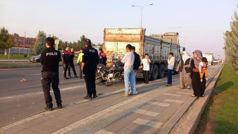Polisten kaçan 16 yaşındaki sürücü, otomobiliyle motosikletli Yunus ekibine çarptı: 2 yaralı