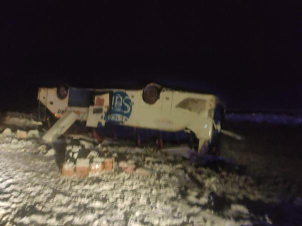 Bingöl'de 2 yolcu otobüsü devrildi: 22 yaralı