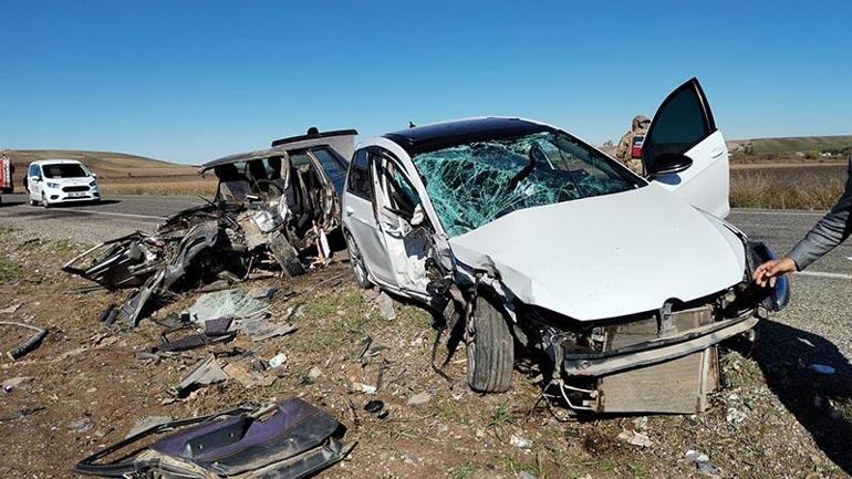 Diyarbakır’da otomobiller çarpıştı: 2 ölü, 1 yaralı