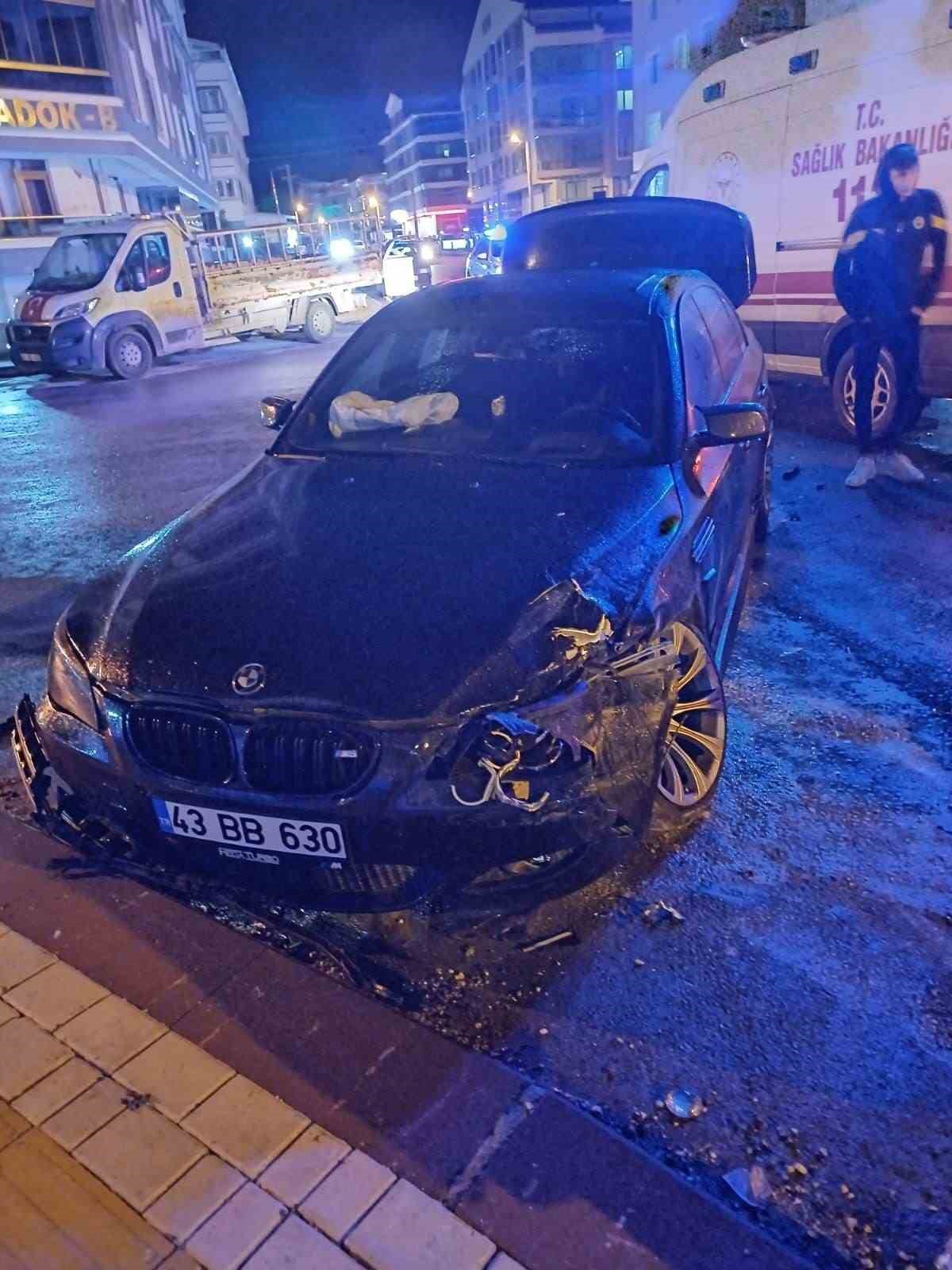 Kütahya’da otomobiller çarpıştı: 2 yaralı