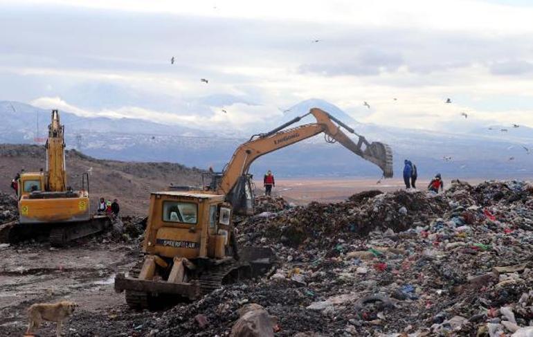 Kayseri'de, çöp yığınının altında kalan belediye işçisinin cansız bedenine ulaşıldı