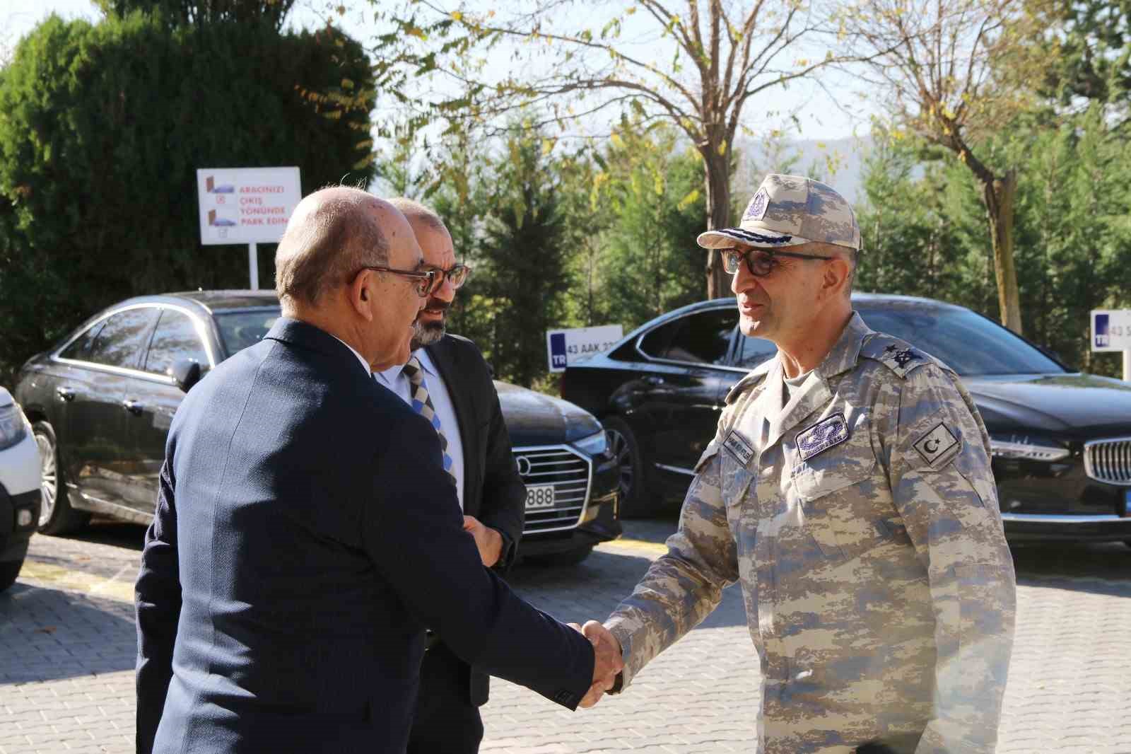 Hava Er Eğitim Tugayı Komutanı Tuğgeneral Mustafa Baş, Kütahya OSB yönetimini ziyaret etti