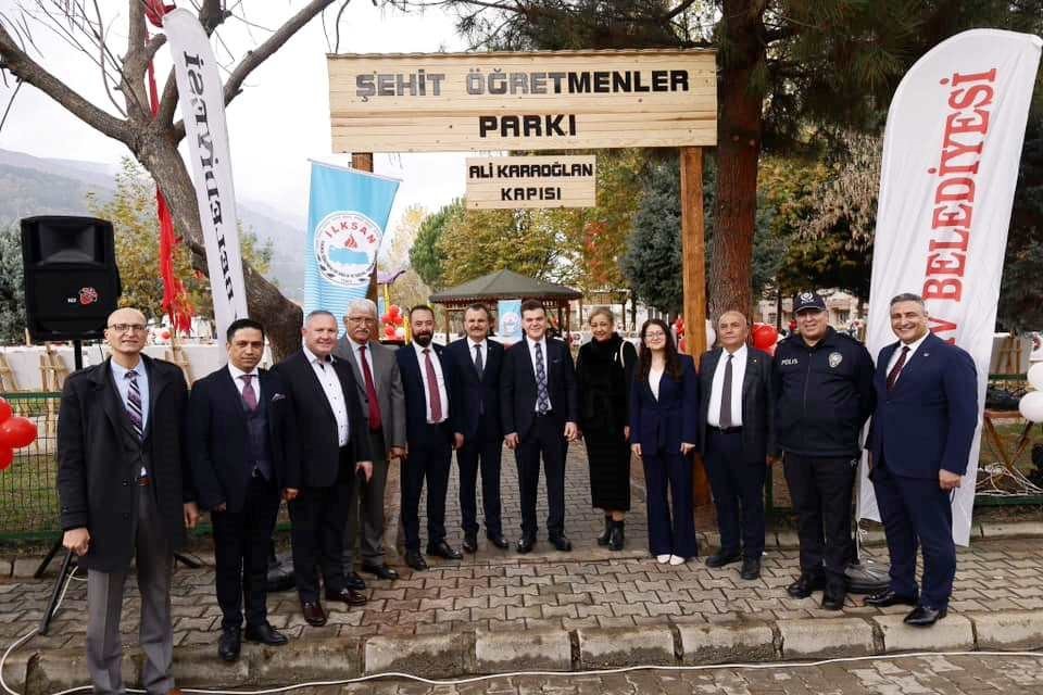 Simav’da Şehit Öğretmenler Parkı açıldı