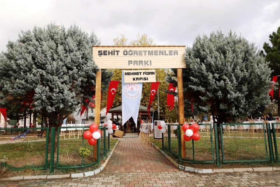 Simav’da Şehit Öğretmenler Parkı açıldı