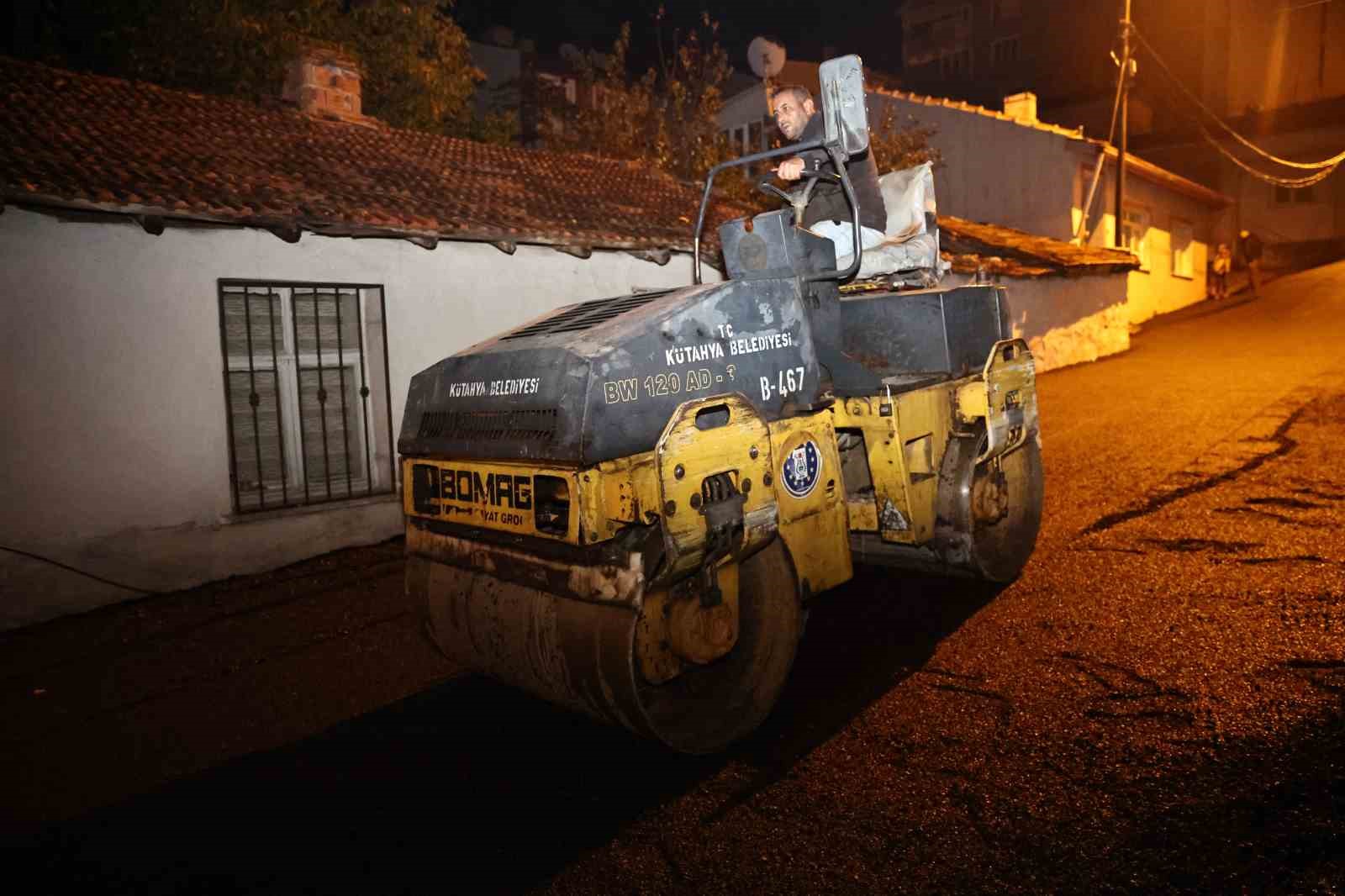 Belediyenin asfalt çalışmaları gece-gündüz devam ediyor