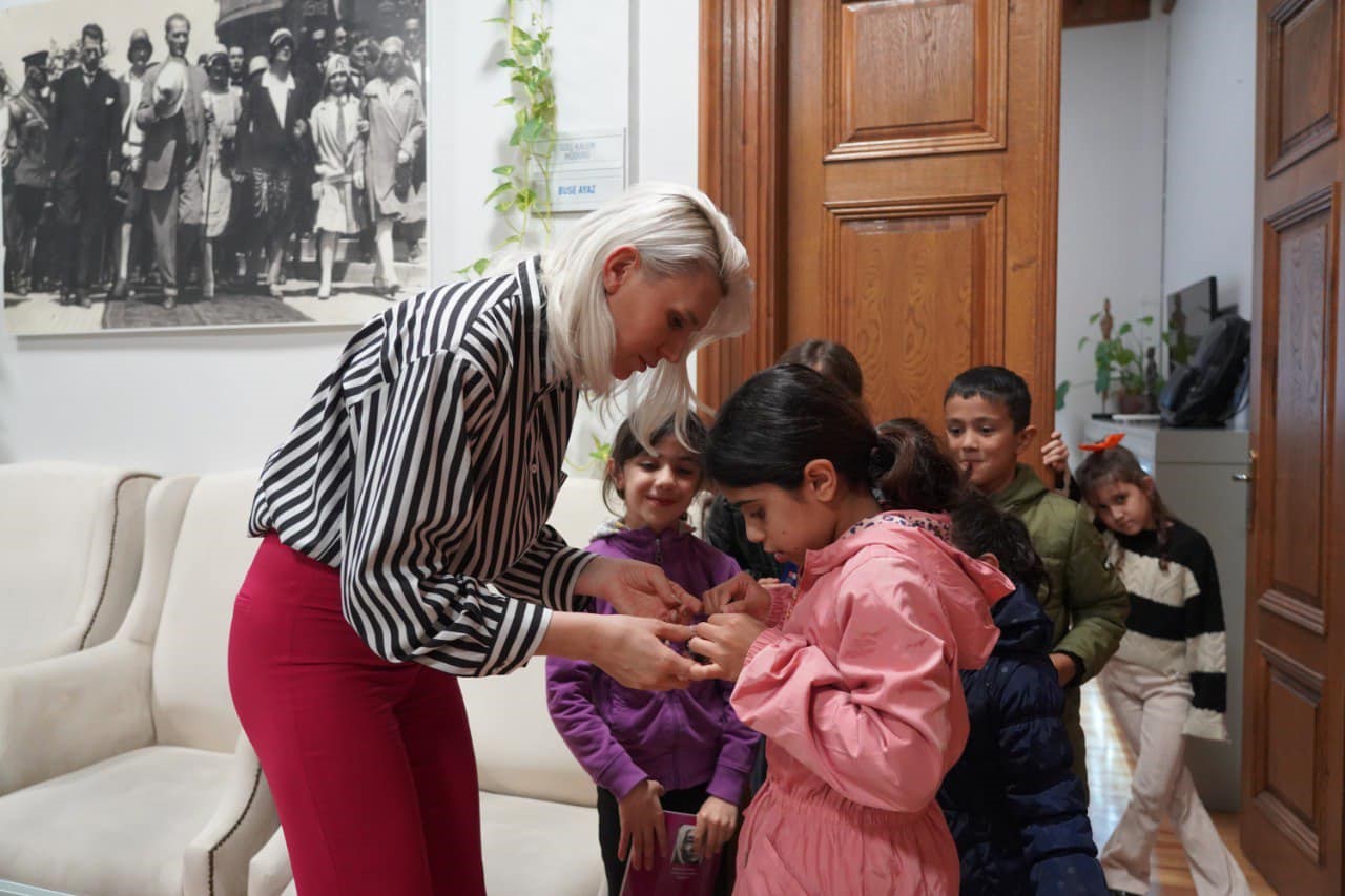 Miniklerin hediyesi, Başkan Subaşı’nı çok mutlu etti