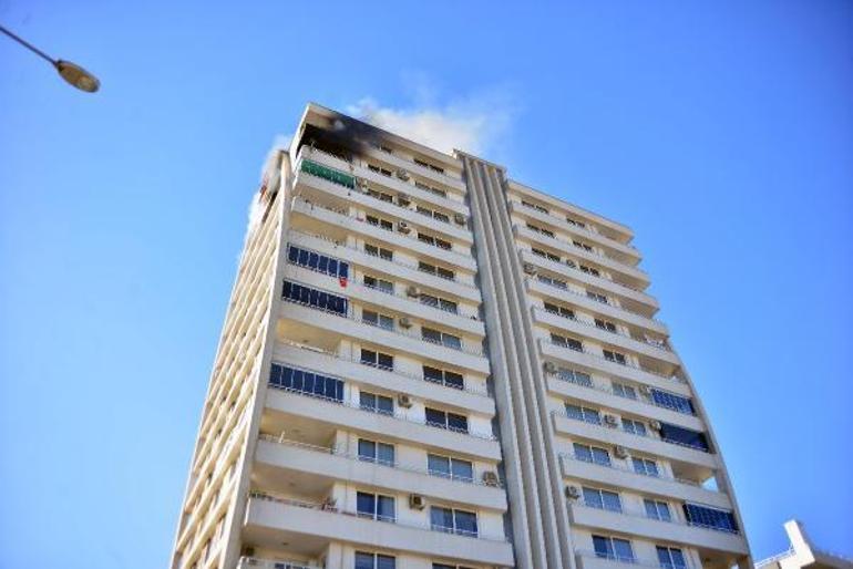 Adana'da, 14 katlı apartmanda yangın