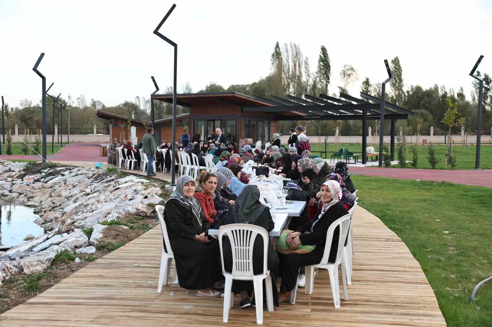 65 Yaş ve üzeri Kütahyalılar Yedigöller 100. Yıl Kültür Parkında