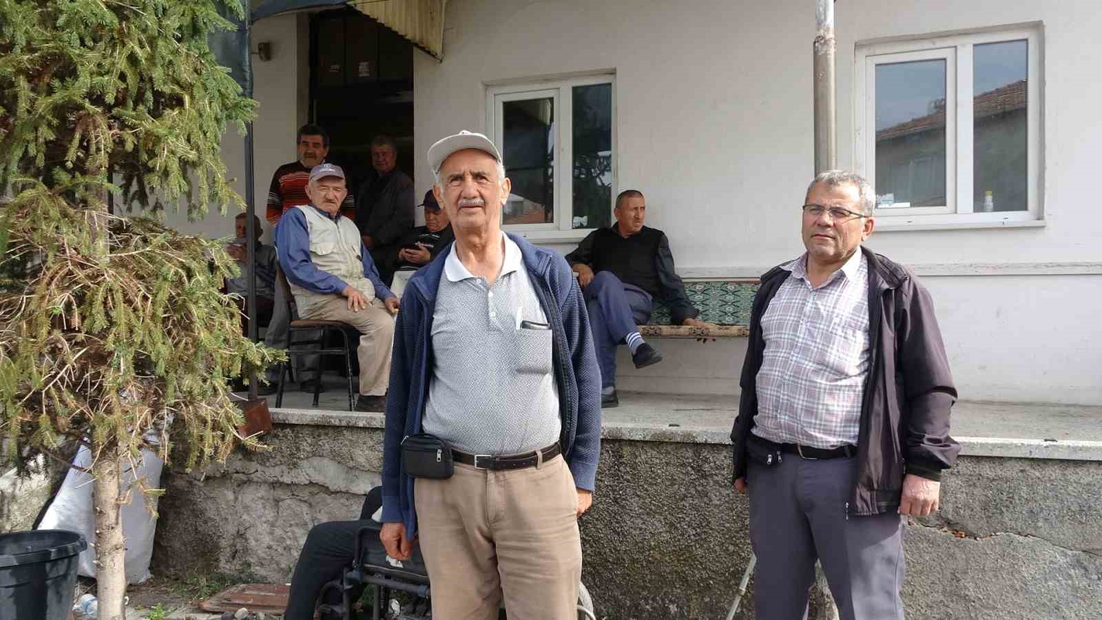 Güvenlik kamerasına zarar veren ayı görüntülere yansıdı